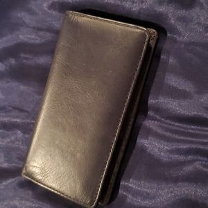 Fossil Wallet with Battery Pack